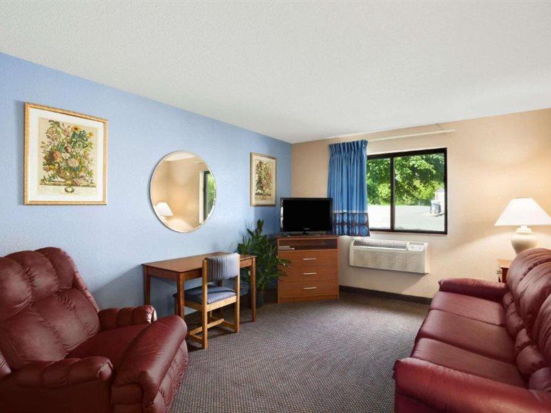 Quality Inn Oneida Екстериор снимка