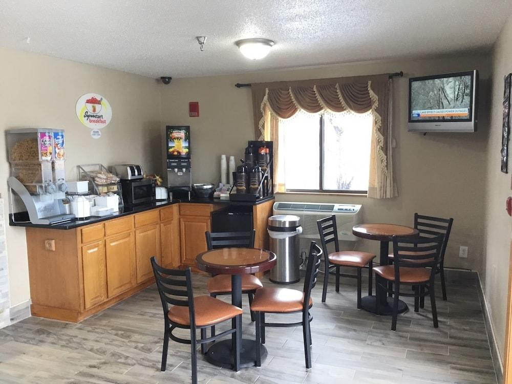 Quality Inn Oneida Екстериор снимка