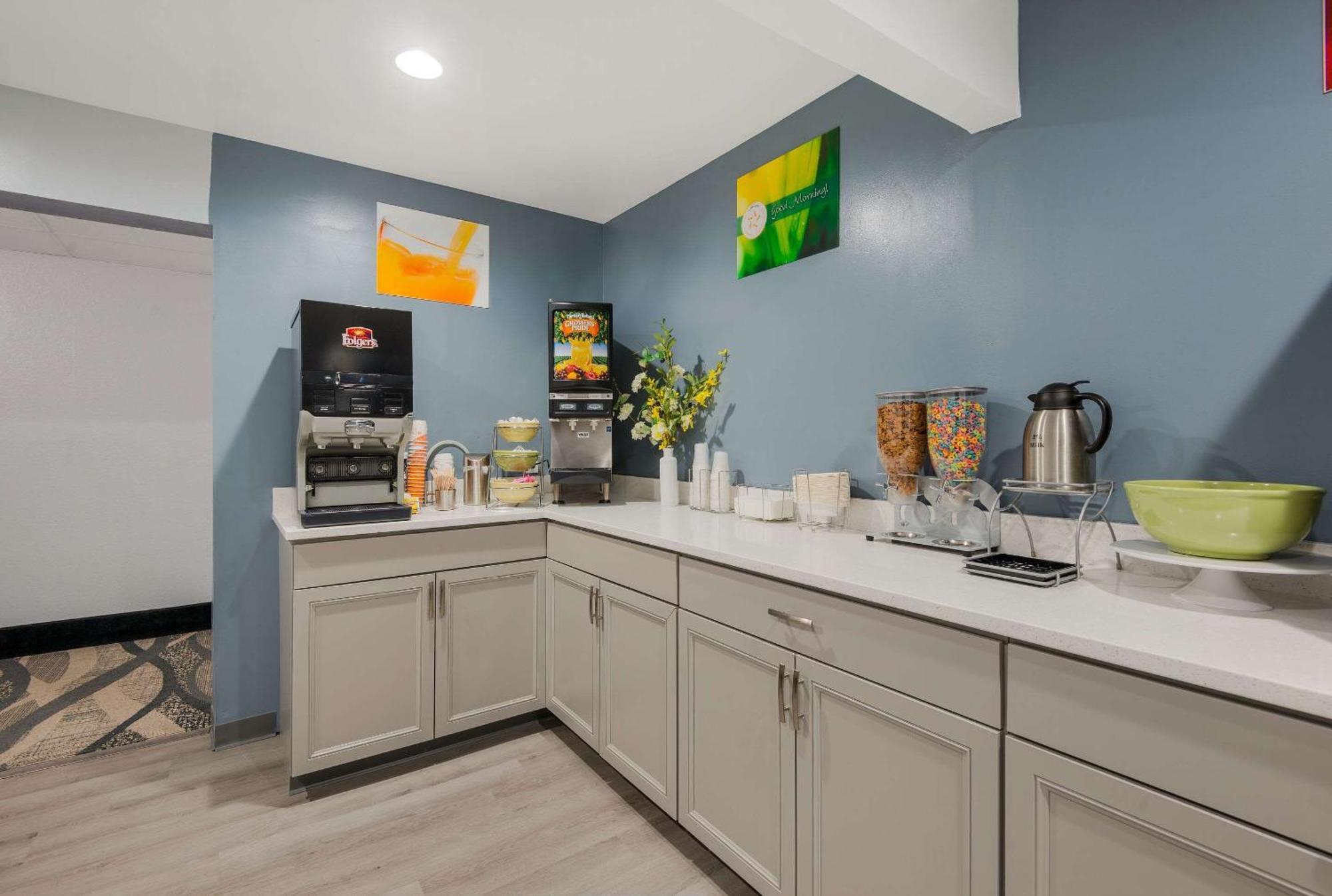Quality Inn Oneida Екстериор снимка